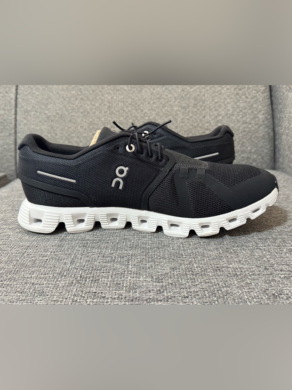 On Running Cloud 5 Black and White Mens - Picture 6 of 15